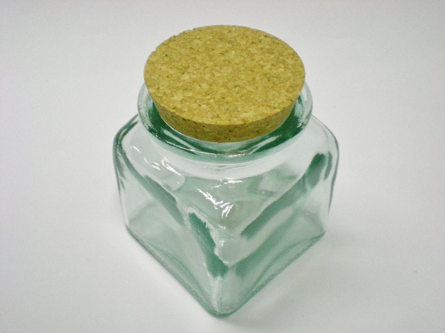Bottiglia in vetro base quadrata e tappo in sughero 500ml